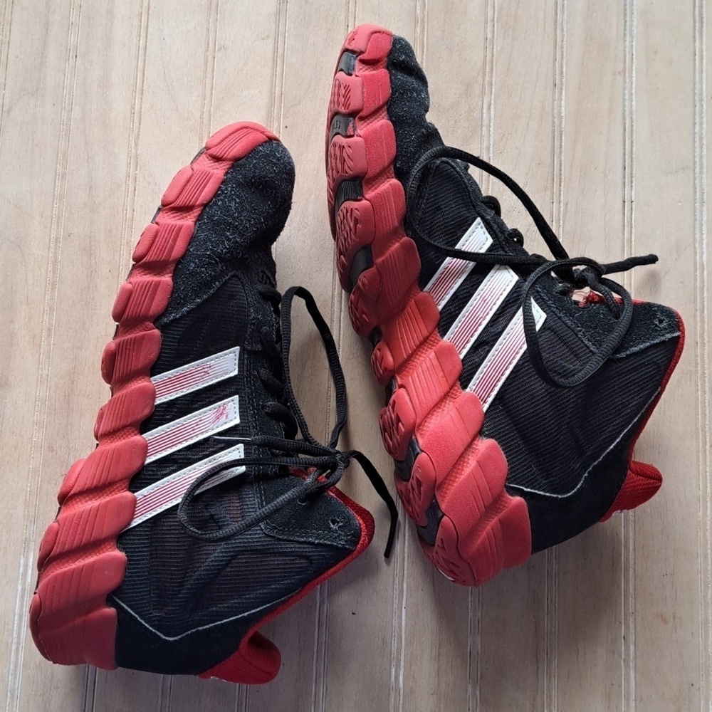 ADIDAS Shake 'Em Youth Basketball Shoes Red/Black Lace-Up Lightweight Athletic